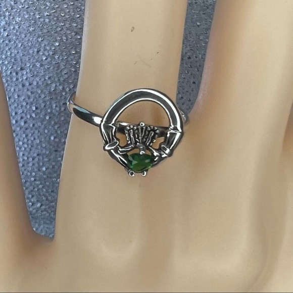 Sterling Silver Claddagh Ring - Picture 3 of 4